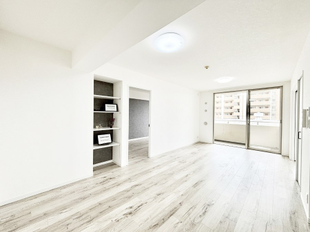 ���r���O�@�傫�ȑ����炽���Ղ�̗z���ƕ����������郊�r���O