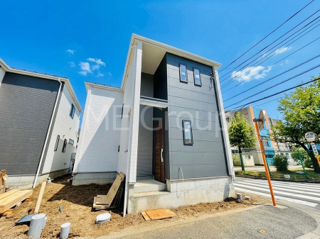 ���n�O�ώʐ^�@�������ꂽ�O�ρA�㎿�ȏZ��Ԃ��L���鎺���͉i�����S���ĉ߂�����Z���ł��B 