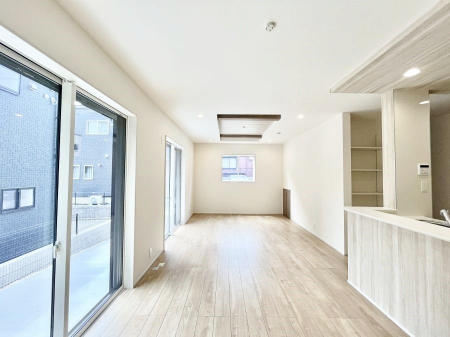 ���r���O�@���邢�z���������A�����̕��͋C�ɖ�������郊�r���O�E�_�C�j���O�B