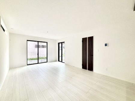 ���̑����ρ@�Ƒ��̏Ί炪���R�Ɛ��܂�Ă���A����ȕ��͋C�̃_�C�j���O�Ɏd�オ���Ă��܂��B