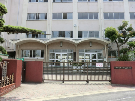 ���ӊ��@���w�Z 560m �����旧�T�L���w�Z