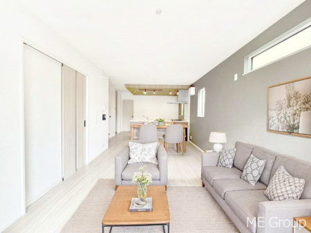 ���r���O�@�Ƒ��̘a�₩�ȉ�b���������Ă������B�J�����̂��郊�r���O�ł��B���Ƌ��CG�ł�  