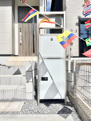 ���̑��@�\�D�E�C���^�[�z���E�|�X�g���ЂƂɏW��B�G���g�����X�ɂȂ��ރV���v���f�U�C���B