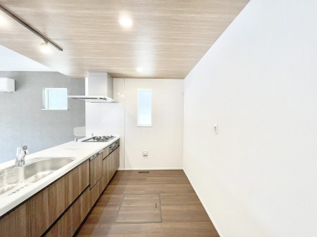 �L�b�`���@�u�₩�ȕ����ʂ蔲����L�b�`���B��������̂Ŗ��邭���C�ɂ��𗧂��܂��B