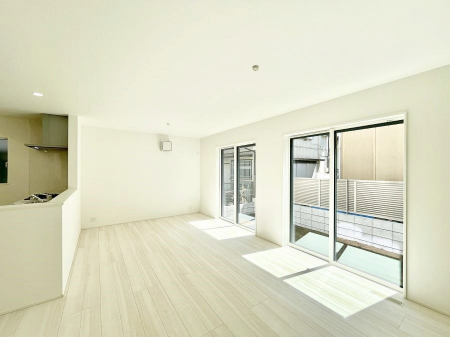 ���r���O�@�傫�ȑ����炽���Ղ�̗z���ƕ����������郊�r���O