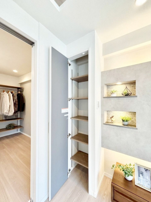 ���̑����ρ@���r���O���[�B�����Ɏ��[������ƕ����W�܂�LDK���X�b�L���Еt�������ł��ˁB  