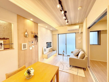 ���r���O�@���Ƒ��̓��₩�Șb�����ŕ�܂�閾�邢���r���O