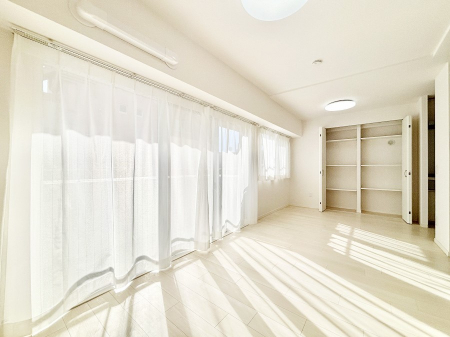 ���r���O�@�傫�ȑ����炽���Ղ�̗z���ƕ����������郊�r���O�_�C�j���O