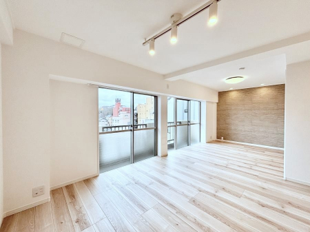 ���r���O�@�傫�ȑ����炽���Ղ�̗z���ƕ����������郊�r���O�_�C�j���O