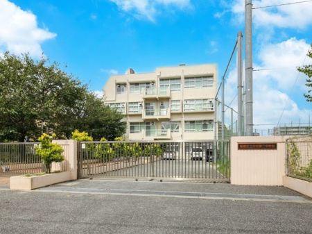 ���ӊ��@���w�Z 900m ���旧�u����񒆊w�Z