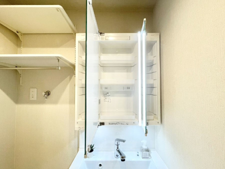 ���̑����ρ@�O�ʋ��̗��ɁA���ϕi��q���p�i�Ȃǂ����[�\�B���ʑ����������ƕۂ��܂��I