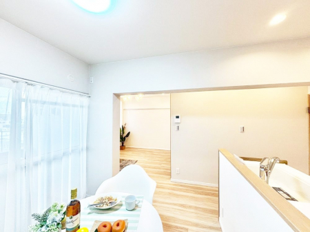 ���r���O�@�Ƒ��c���̎��Ԃ����������Ȃ��났�̃��r���O�_�C�j���O�B   