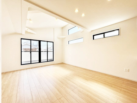 ���r���O�@�傫�ȑ����炽���Ղ�̗z���ƕ����������郊�r���O