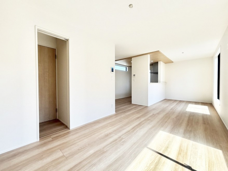 ���r���O�@���邢�z���������A�����̕��͋C�ɖ�������郊�r���O�E�_�C�j���O�B 