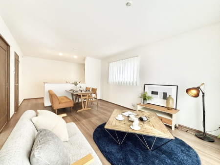 ���r���O�@���邢�z���������A�����̕��͋C�ɖ�������郊�r���O�E�_�C�j���O