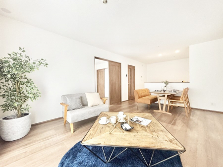 ���r���O�@���Ƒ������R�ƏW�܂�A���₩�ȏ΂����ŕ�܂��e���̋�ԂɂȂ肻���ł��ˁI