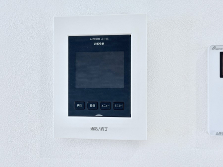 ���̑����ρ@���q�҂��m�F�ł���s�u���j�^�[�t�C���^�[�z��