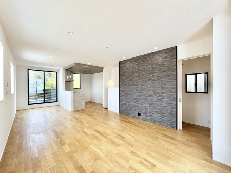 ���r���O�@�傫�ȑ����炽���Ղ�̗z���ƕ����������郊�r���O