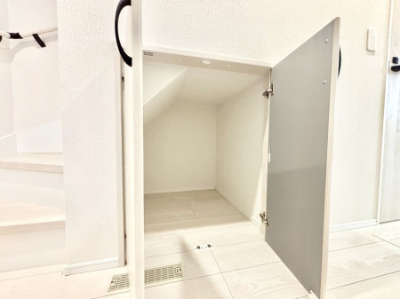 ���̑����ρ@���p�i�̃X�g�b�N�␅�Ȃǂ̔��~�Ɏg����K�i�����[�B