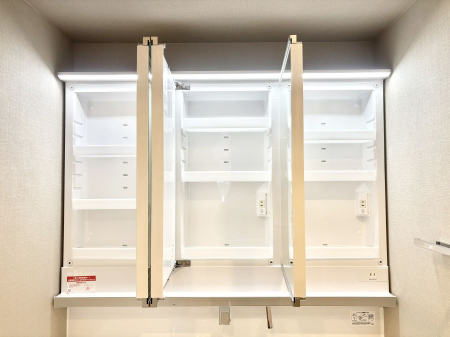 ���̑����ρ@�O�ʋ��̗��ɁA���ϕi��q���p�i�Ȃǂ����[�\�B���ʑ����������ƕۂ��܂��I