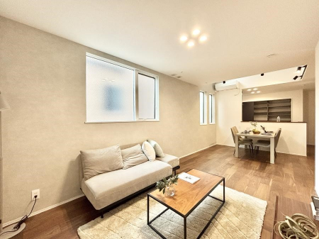 ���̑����ρ@�Ƒ��̏Ί炪���R�Ɛ��܂�Ă���A����ȕ��͋C�̃_�C�j���O�Ɏd�オ���Ă��܂��B