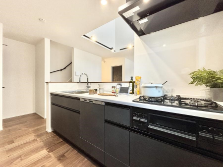 �L�b�`���@���������Ȃ���ł����Ƒ��Ƃ̉�b���y���߂�ΖʃL�b�`��