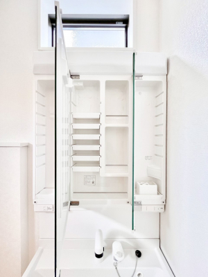 ���̑����ρ@�O�ʋ��̗��ɁA���ϕi��q���p�i�Ȃǂ����[�\�B���ʑ����������ƕۂ��܂��I