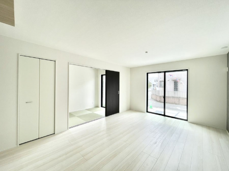 ���̑����ρ@�Ƒ��̏Ί炪���R�Ɛ��܂�Ă���A����ȕ��͋C�̃_�C�j���O�Ɏd�オ���Ă��܂��B