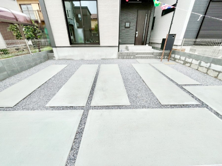 �@�ڂ̑O�����ԏꂾ�ƉJ�̓�����ʂɂ������������������֗��ł���