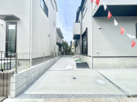 �@�ڂ̑O�����ԏꂾ�ƉJ�̓�����ʂɂ������������������֗��ł���