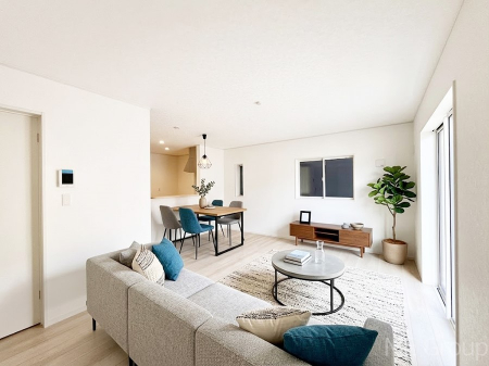 ���r���O�@�������������͋C�̂k�c�j�͉Ƒ��݂�Ȃ̉��K��ԁ��Ƌ��CG�ł�