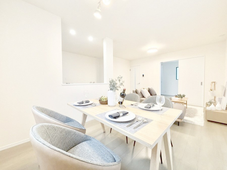 ���r���O�@���Ƒ��̓��₩�Șb�����ŕ�܂�閾�邢���r���O