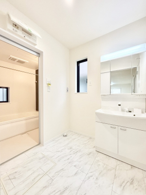 ���̑��@���̂��閾�邢�����h���[�X�y�[�X