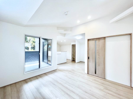 ���r���O�@���邢2�K���r���O�I�O����̎������V���b�g�A�E�g���ĉƑ��̃v���C�o�V�[�����܂��B