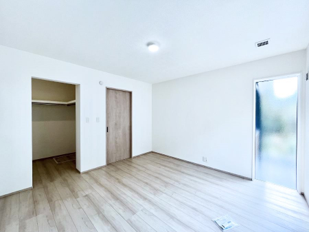 �q�������@�E�H�[�N�C���N���[�[�b�g�����邨�����B�G�߂��Ƃ̓���ւ����s�v�ŕ֗��ł��B 