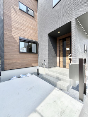 ���ց@��؂ȉƑ��A���q���o�}���錺�ցB���֑O�͉����t���ŉJ���~���Ă��Ă��G��ɂ����ł��B 