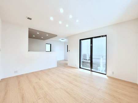 ���r���O�@�傫�ȑ����炽���Ղ�̗z���ƕ����������郊�r���O