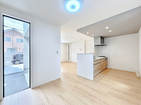 ���̑����ρ@�Ƒ��̏Ί炪���R�Ɛ��܂�Ă���A����ȕ��͋C�̃_�C�j���O�Ɏd�オ���Ă��܂��B