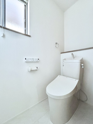 �g�C���@�g�C����1�K��2�K���ꂼ��ɔz�u����Ă��ĂƂĂ��֗��ł��B 