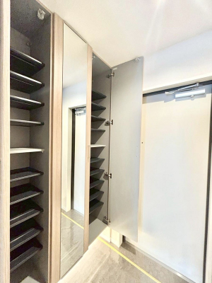 ���̑����ρ@�����Ղ���[�ł���V���[�Y�{�b�N�X�ŉƑ��S���̌C���A���ւ�������B  