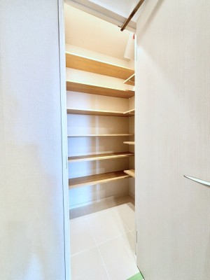 ���̑����ρ@���ւɂ̓t�@�~���[�N���[�[�b�g�Ƒ�^�̃V���[�Y�C���N���[�[�b�g���������܂��I