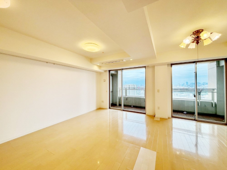 ���r���O�@�傫�ȑ����炽���Ղ�̗z���ƕ����������郊�r���O