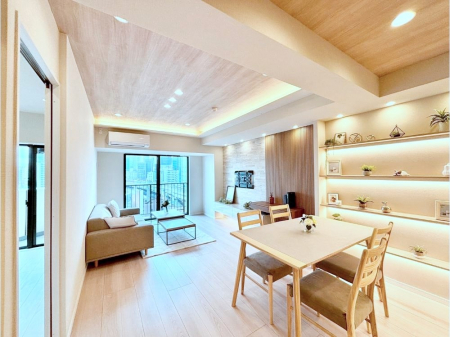 ���r���O�@���R������荞�܂�A�Ƒ��c���̏ꏊ�𖾂邭���o