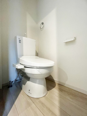 �g�C���@�g�C����1�K��2�K���ꂼ��ɔz�u����Ă��ĂƂĂ��֗��ł��B 