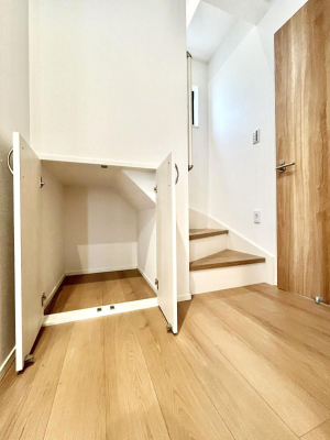 ���̑����ρ@���p�i�̃X�g�b�N�␅�Ȃǂ̔��~�Ɏg����K�i�����[�B