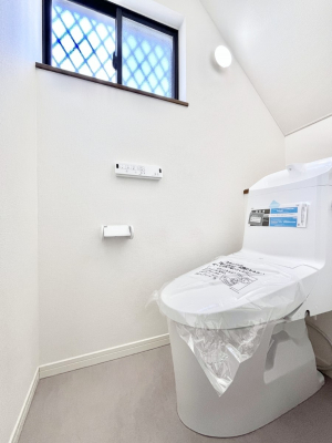 �g�C���@�g�C����1�K��2�K���ꂼ��ɔz�u����Ă��ĂƂĂ��֗��ł��B 