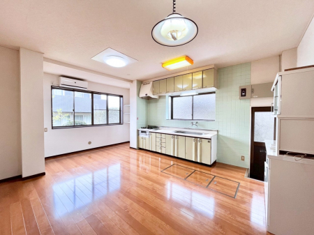 ���r���O�@�傫�ȑ����炽���Ղ�̗z���ƕ����������郊�r���O