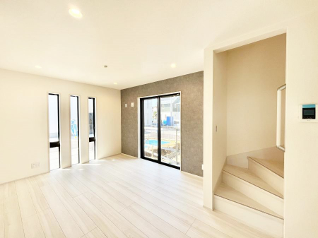 ���̑����ρ@�Ƒ��Ƃ̃R�~���j�P�[�V�������[�܂郊�r���O�C���K�i���̗p�����_�C�j���O