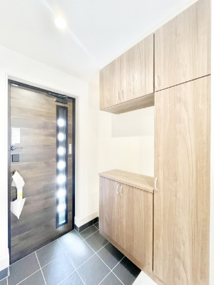 ���ց@�K���X�X���b�g�̓��������փh�A�������Ɍ���͂��Ă���܂�