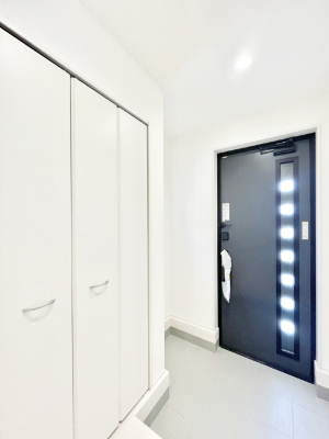 ���ց@�K���X�X���b�g�̓��������փh�A�������Ɍ���͂��Ă���܂�